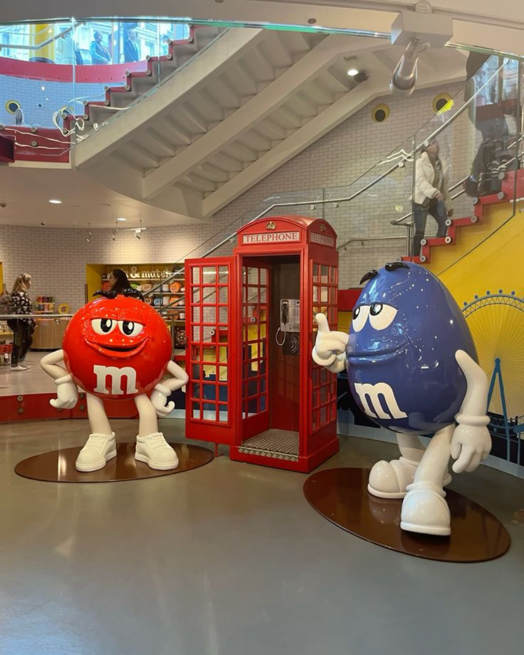 Piccadilly Circus, M&M World e Convent Garden