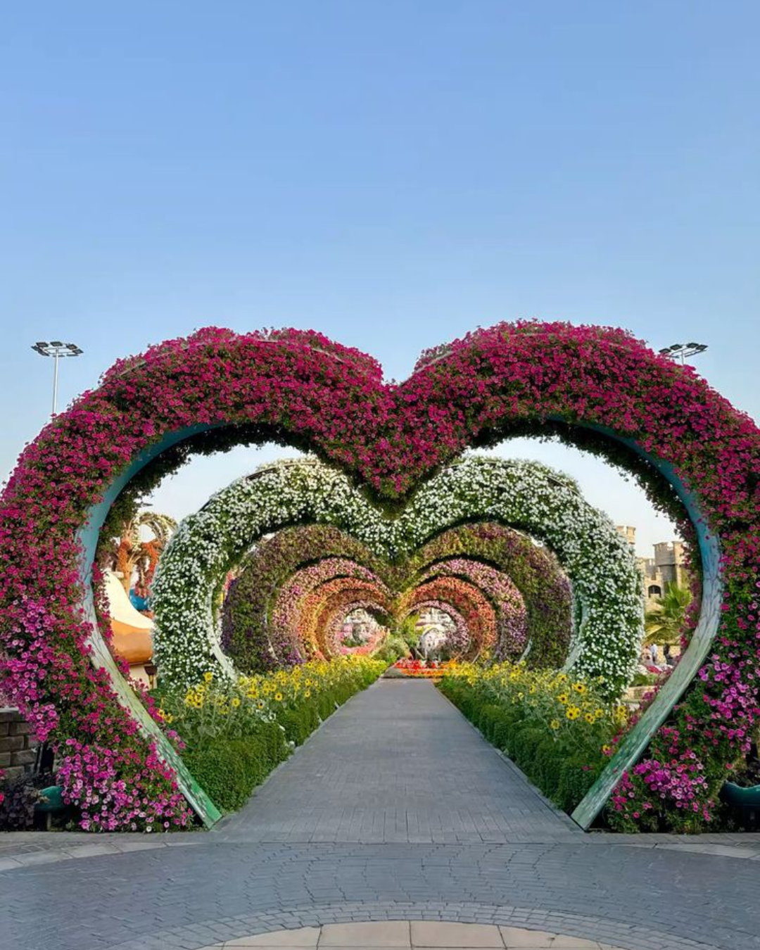 Global Village e Miracle Garden